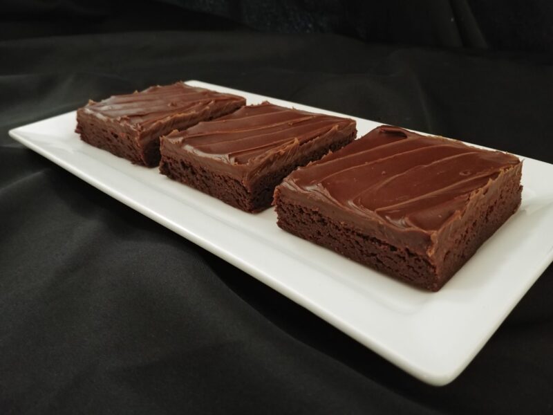 Iced brownies with Walnuts