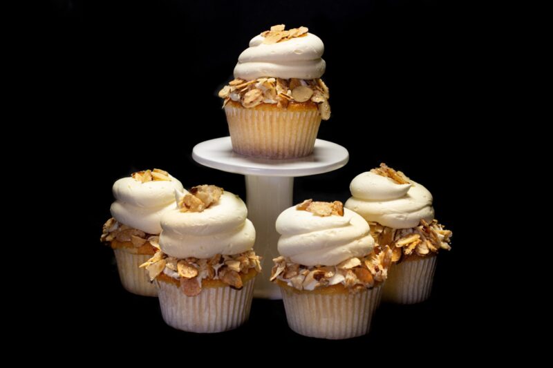 Toasted almond cupcakes